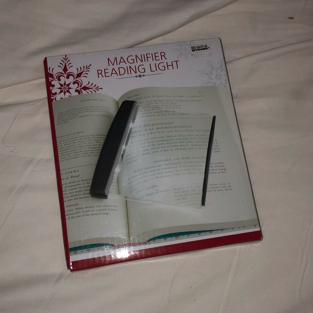Magnifier reading light